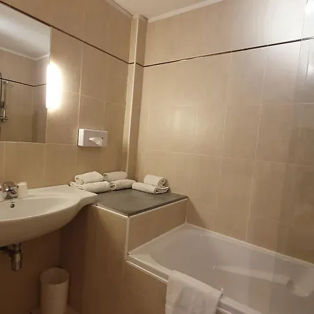 Kyriad Sète - Hotel 3*