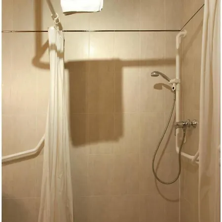 Kyriad Sète - Hotel
