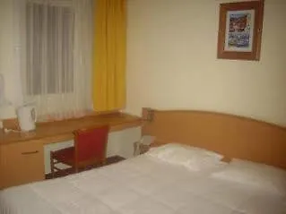 Kyriad Sète - 3*